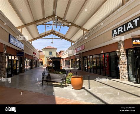 outlet stores in tejon